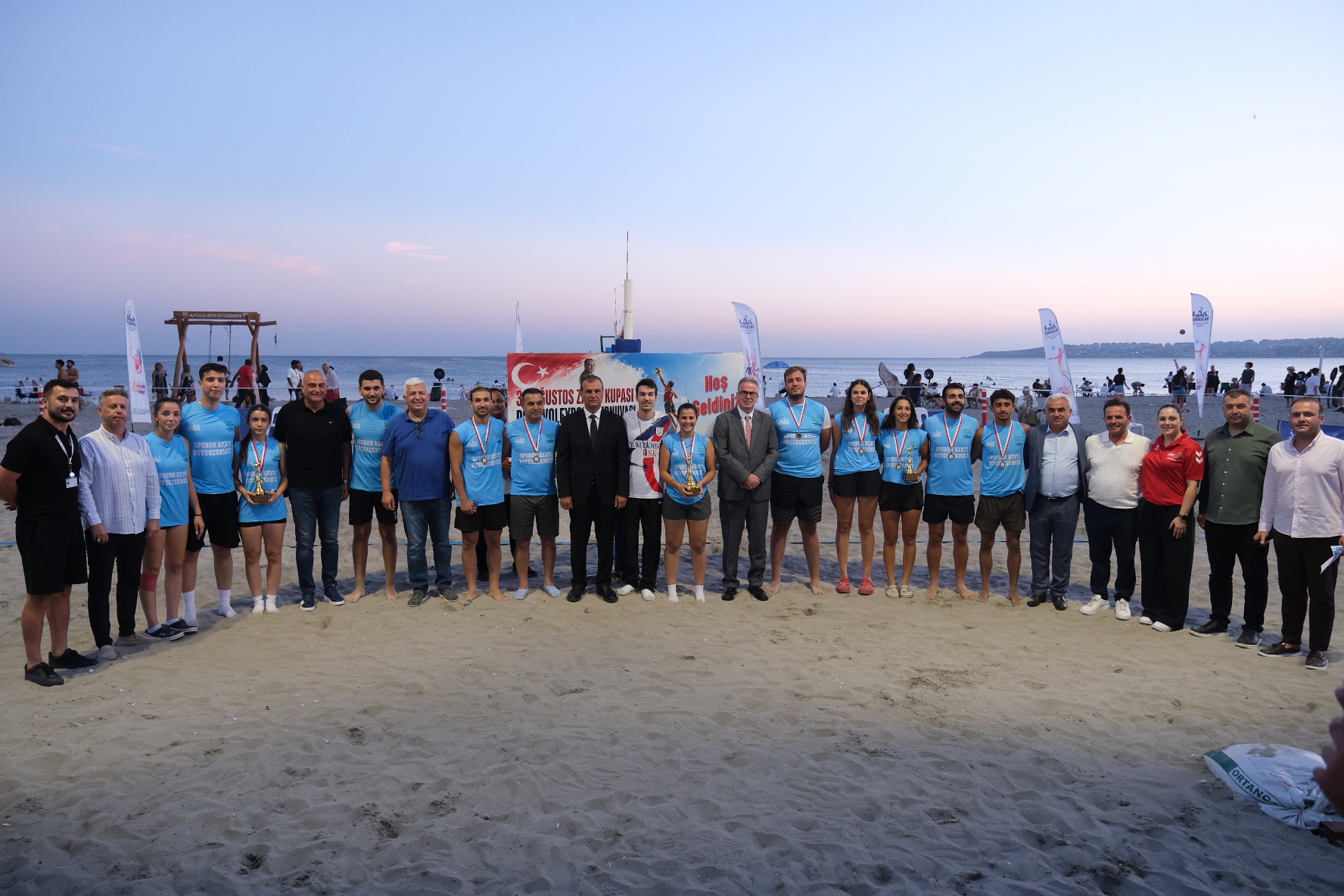 30 Ağustos Zafer Kupası Plaj Voleybolu Turnuvası nefesleri kesti